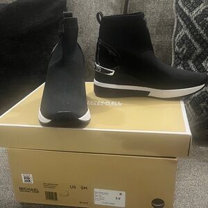 Michael Kors Black and White Women's Shoes  US 5 - Skyler Bootie stretch knit